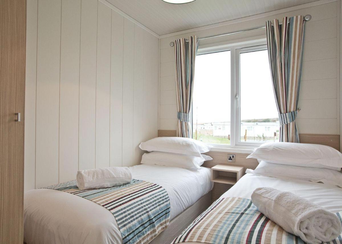 Piran Meadows Resort New Quay Exterior foto